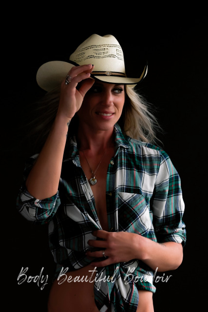 Boudoir photography with cowboy hat